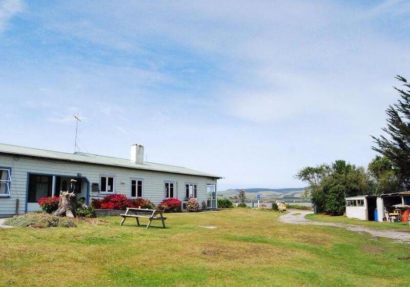 Surat Bay Lodge By The Sea/backpackers Hostel