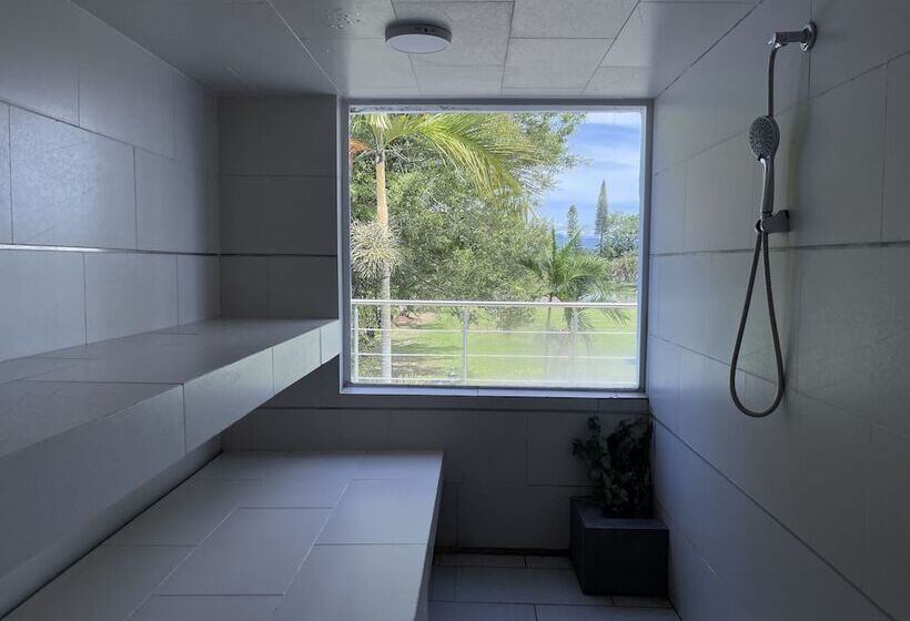 هتل Lake House Resort