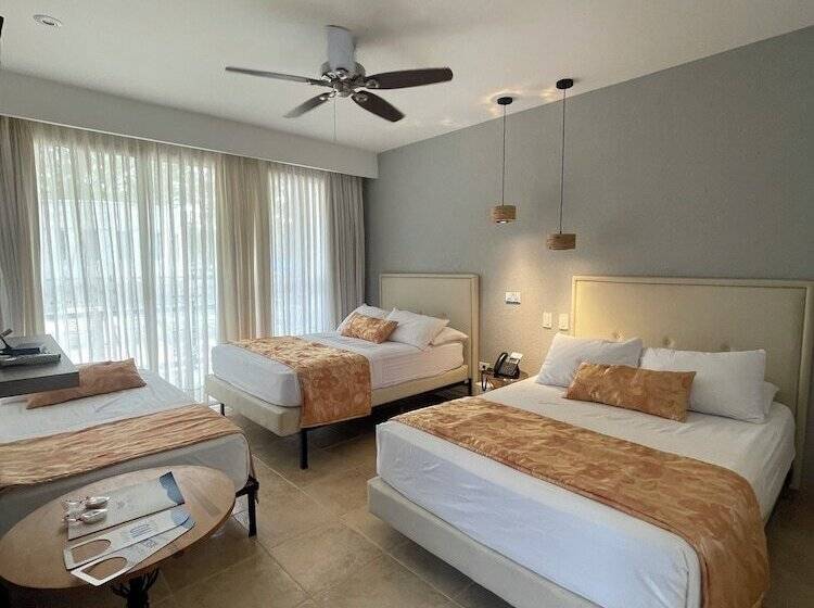 هتل Lake House Resort