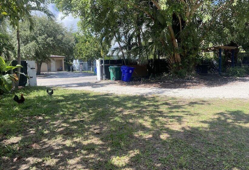 پانسیون Miami Townhouse With Patio Gazebo