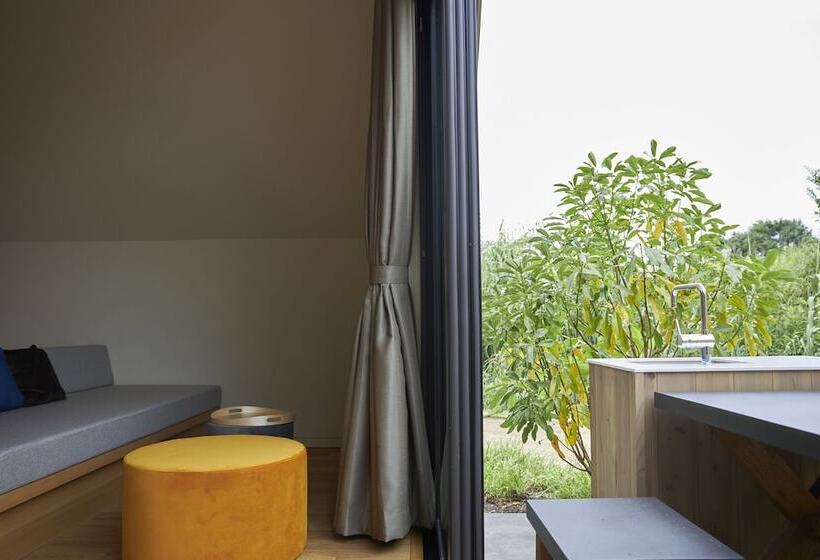 استراحتگاه Lazy Inn