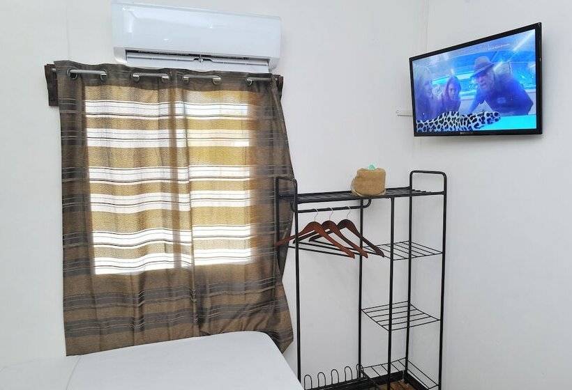تختخواب و صبحانه Downtown By The Sea Inn