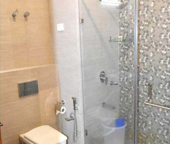 בית מלון כפרי Misty Oaks Resorts