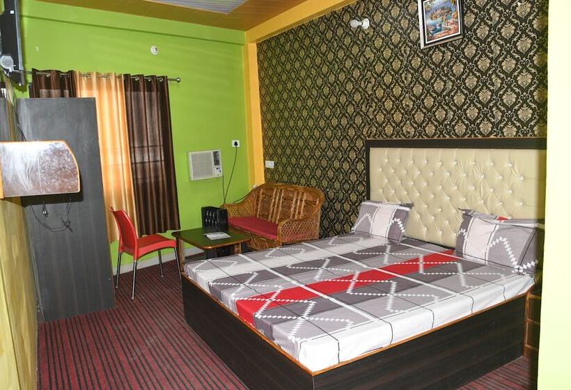 فندق Mountain View And Rooftop Restaurant