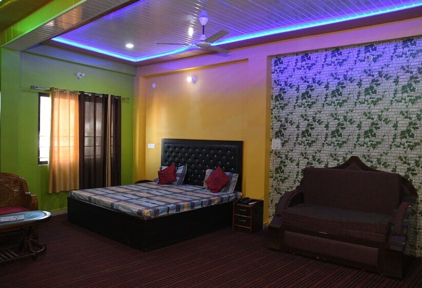 فندق Mountain View And Rooftop Restaurant