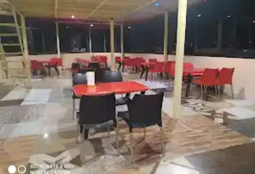 فندق Mountain View And Rooftop Restaurant