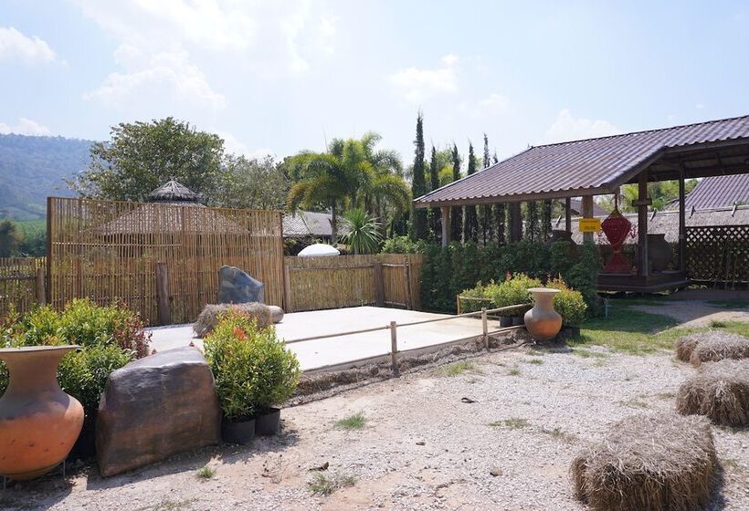 هتل Phuruarounmai Resort