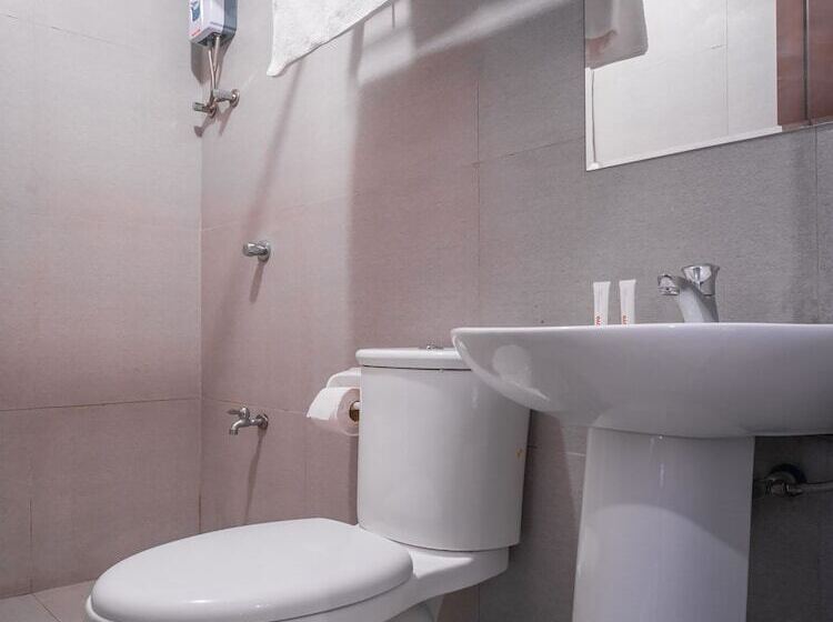 فندق Traveller S Inn Matina Pangi