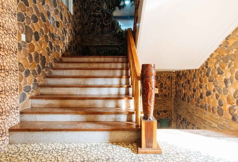 בית מלון כפרי Reddoorz Plus Near Strawberry Farm Baguio