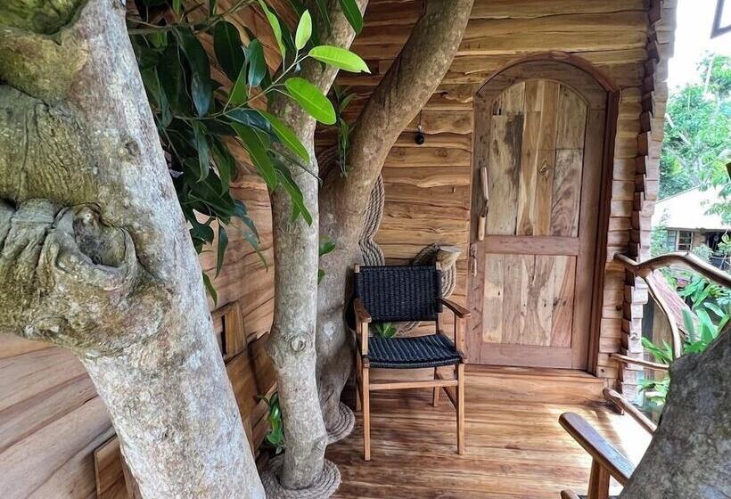 ホテル Roots Tree House