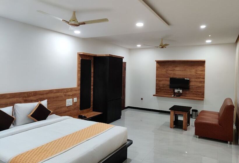 ホテル Sadanand's Highway Inn