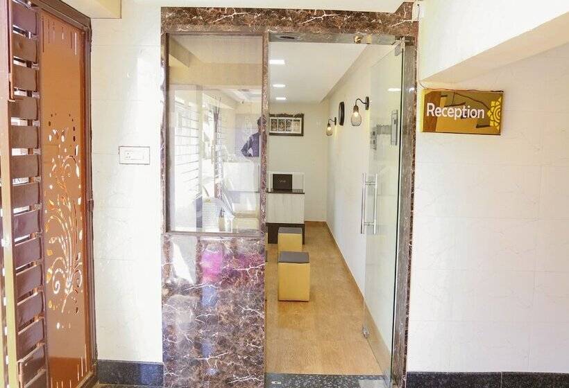 בית מלון כפרי Sri Manis Residency