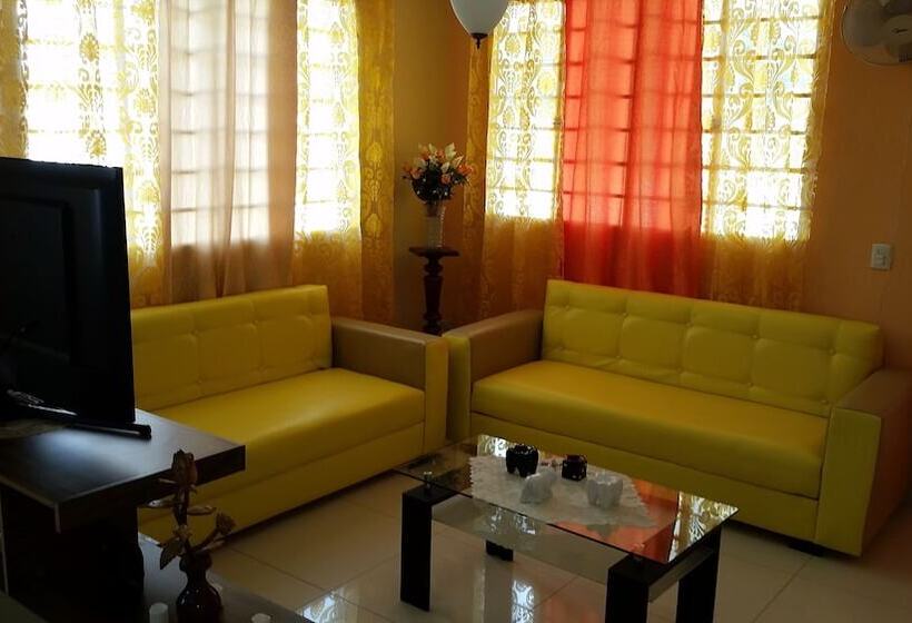 تختخواب و صبحانه Hostal Guerrillera