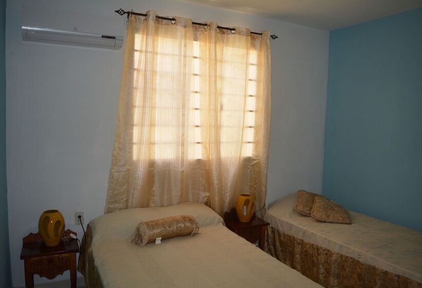 تختخواب و صبحانه Hostal Guerrillera