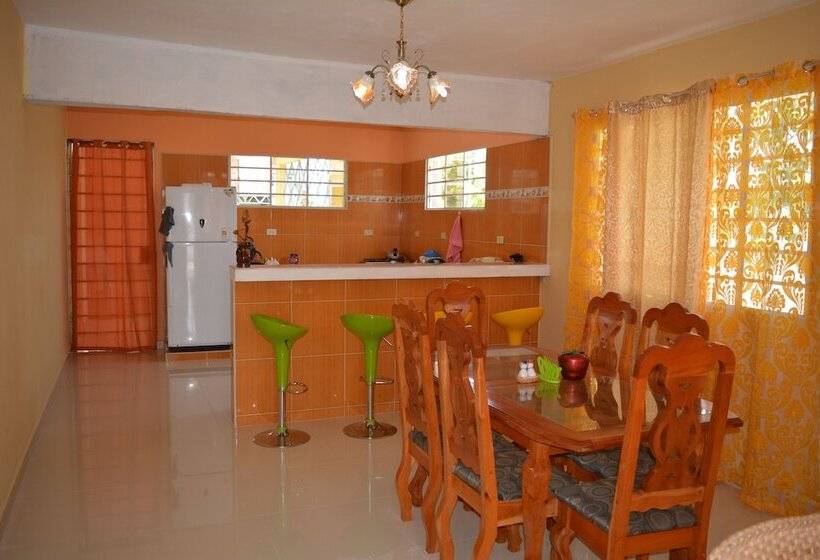تختخواب و صبحانه Hostal Guerrillera