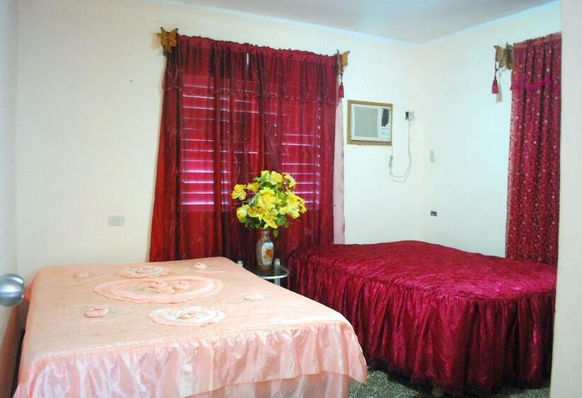 تختخواب و صبحانه Hostal Trujillo