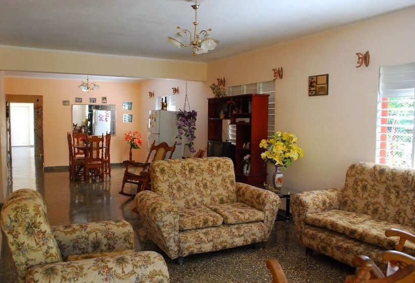 تختخواب و صبحانه Hostal Trujillo