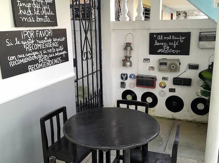 Hostal Acuarama