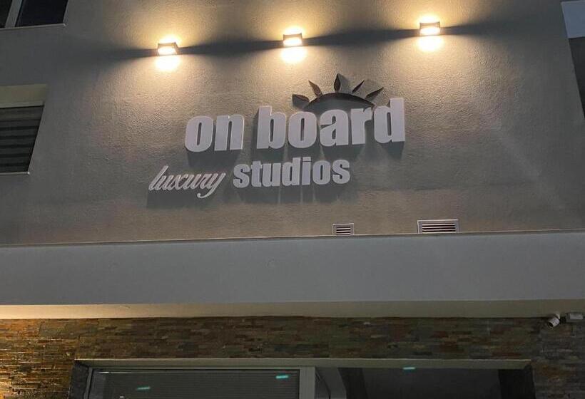 ユースホステル On Board Luxury Studios