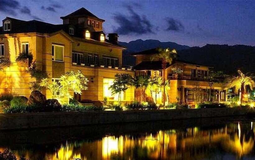 تختخواب و صبحانه Dahu Furano Homestay