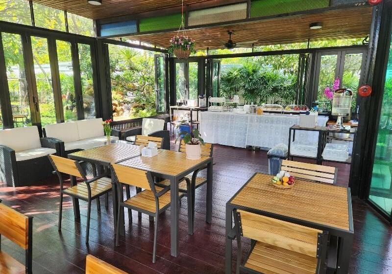 فندق Baan Nern Khao Resort Pattaya