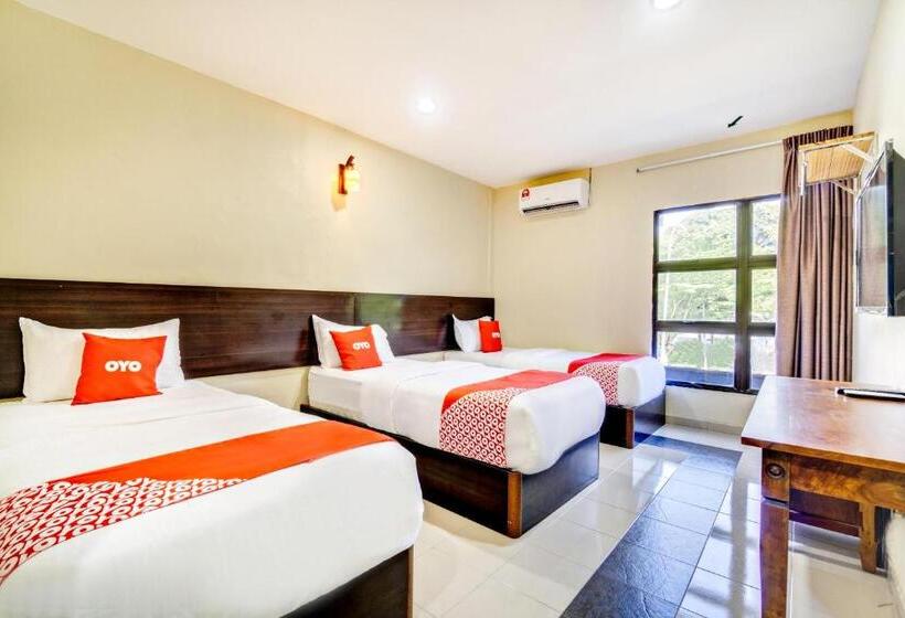 هتل Oyo 89960 Manjung Inn