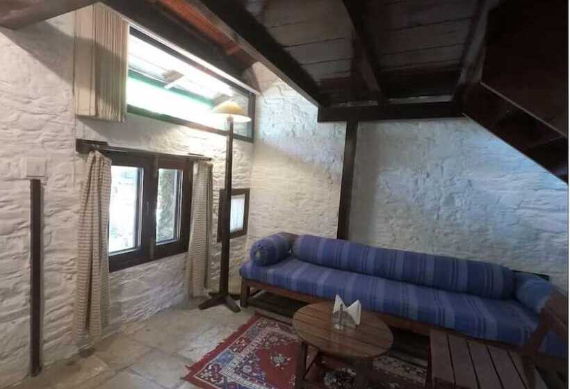 فندق Tiaraa Monolith Lake Resort