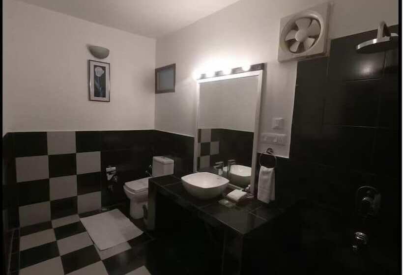 فندق Tiaraa Monolith Lake Resort