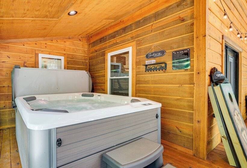 Broken Bow Cabin Near Choctaw Casino: Hot Tub!
