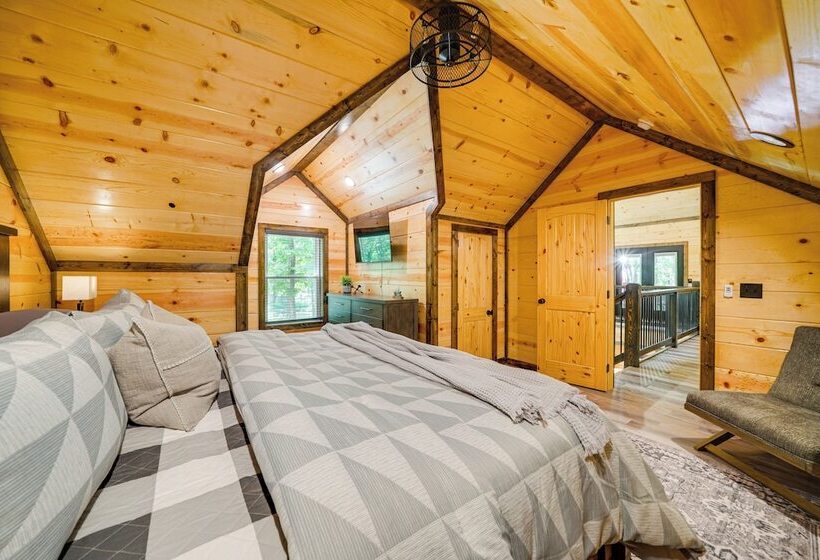 Broken Bow Cabin Near Choctaw Casino: Hot Tub!