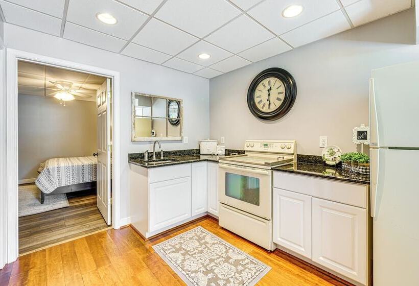 Cozy Louisa Escape W/ Patio + Pool Access!