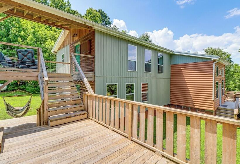 Views On 12 Acres: Ozark Mountain Cabin!