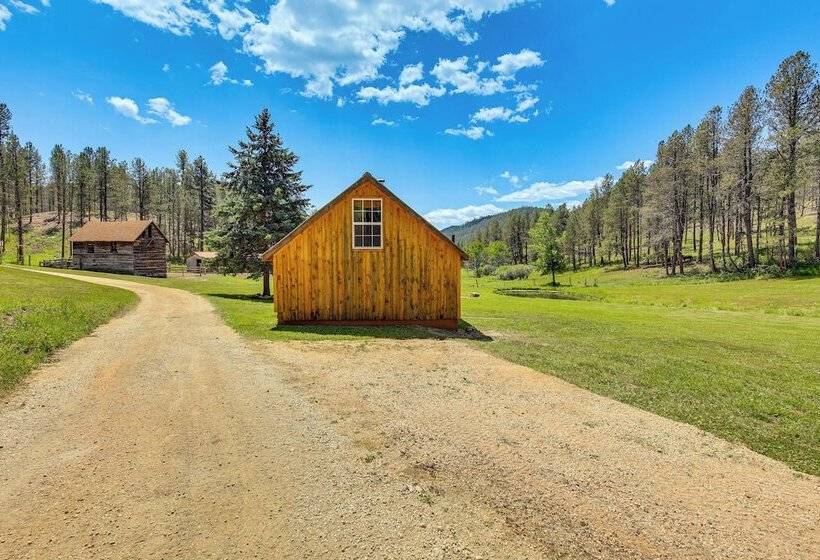Remote Custer Cabin W/ Fire Pit & Near State Park!