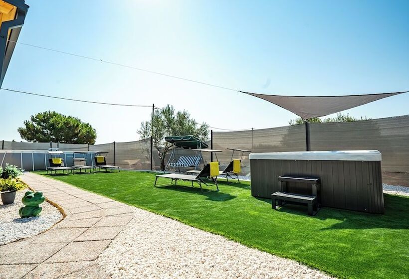 اقامتگاه House Red Earth   Kastel Stafilic