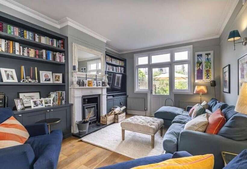 Резиденция London Charm On Connaught Avenue