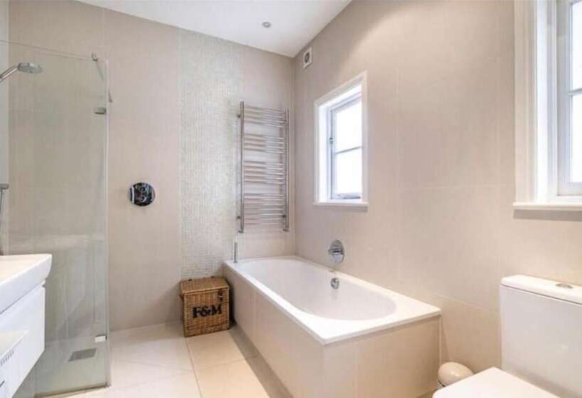 Резиденция London Charm On Connaught Avenue