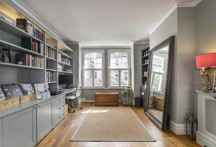 Резиденция London Charm On Connaught Avenue