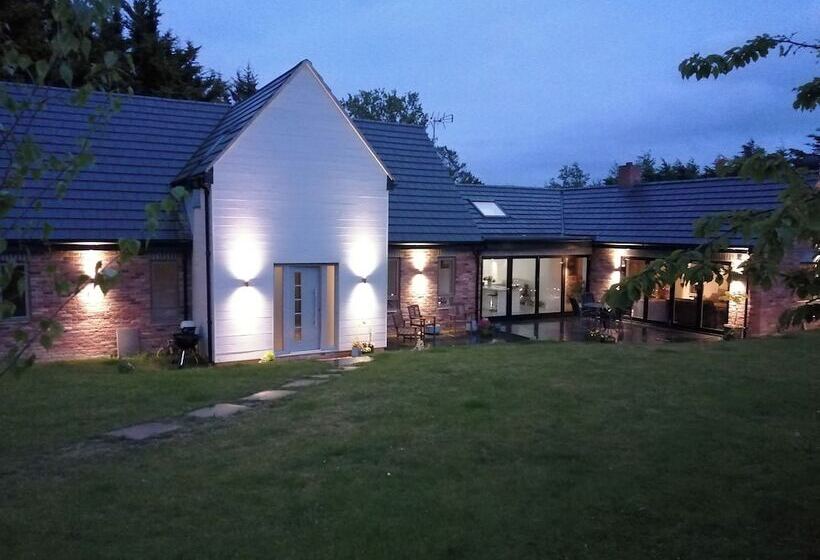 דירת נופש The Highlands, 5 Bed 5 Bath, Large Spacious House