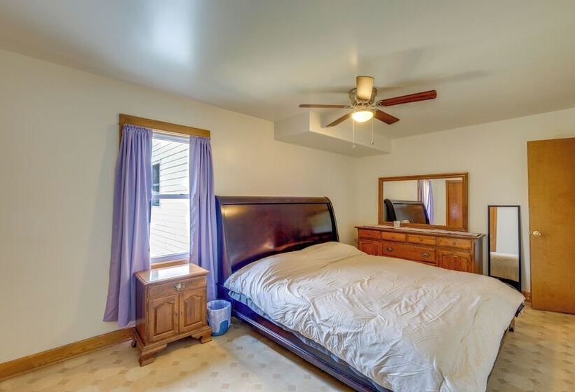 Rural Middlefield Home On Peaceful Working Farm!