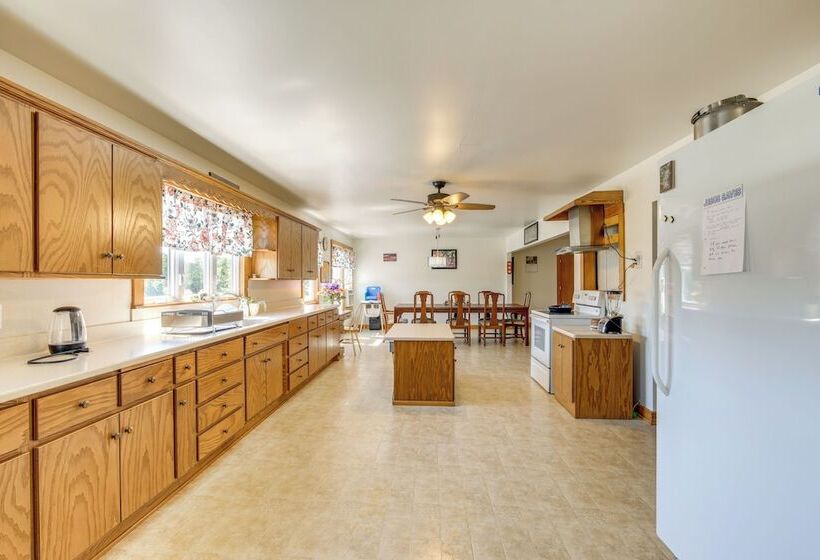 Rural Middlefield Home On Peaceful Working Farm!