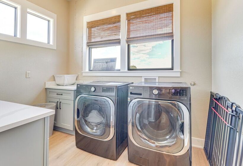 Spacious & Elegant Goldthwaite Escape On 72 Acres!