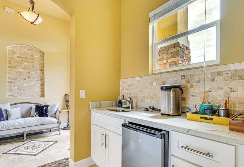 Sunny Sarasota Oasis: Swim, Golf, Shop & More!