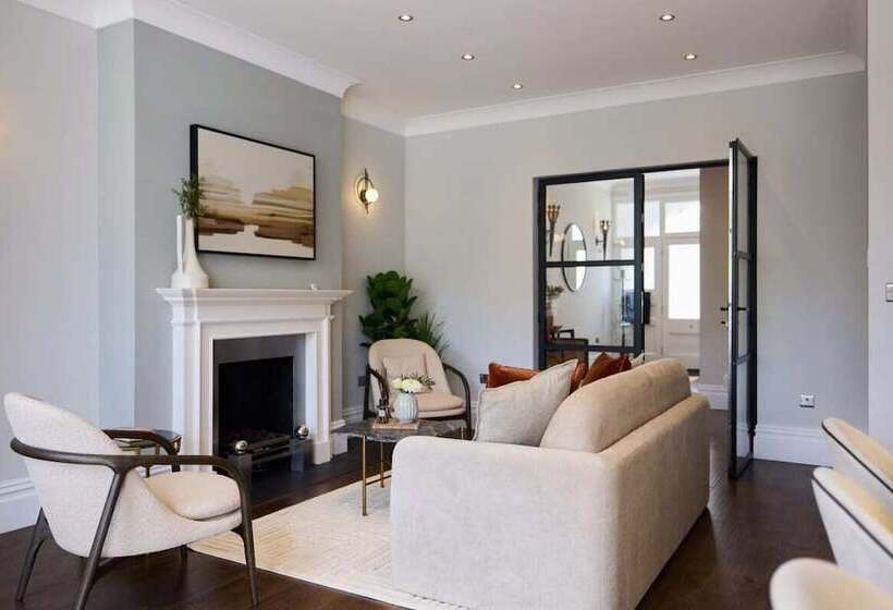 The Roehampton Place   Elegant 5bdr House With Garden + Parking