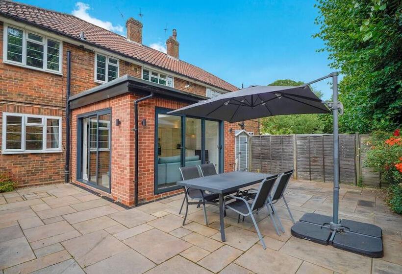 The Wimbledon Hideaway   Glamorous 3bdr House With Garden