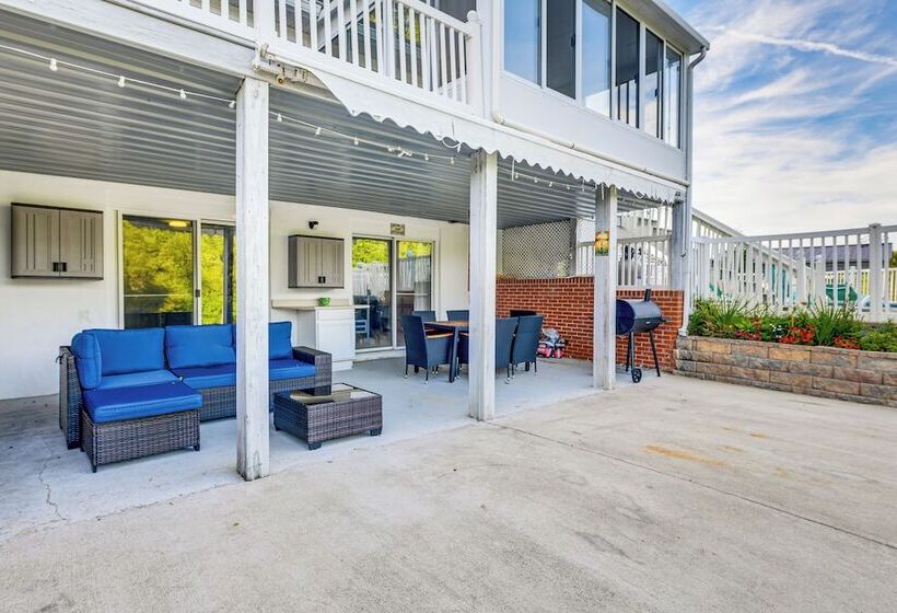 Waterfront Lake Anna Home: Porch & Fire Pit