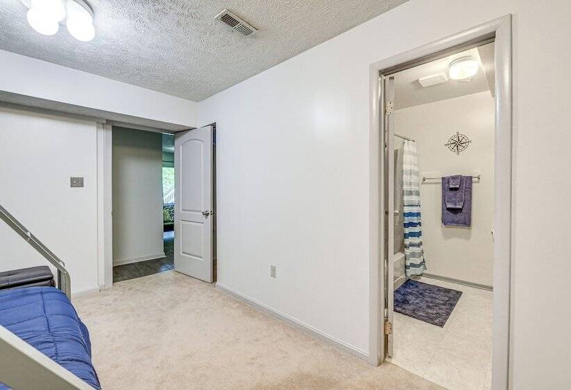 Waterfront Lake Anna Home: Porch & Fire Pit