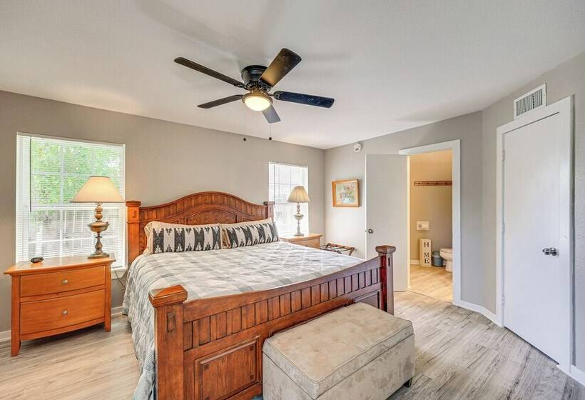 Bandera Carriage House W/ Medina River Access!