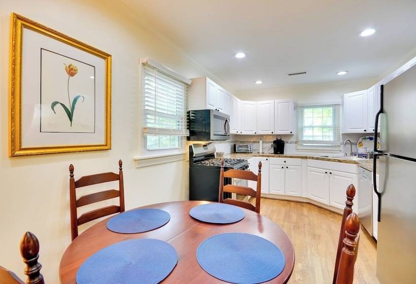 Charming Cottage   Near Wake Forest!