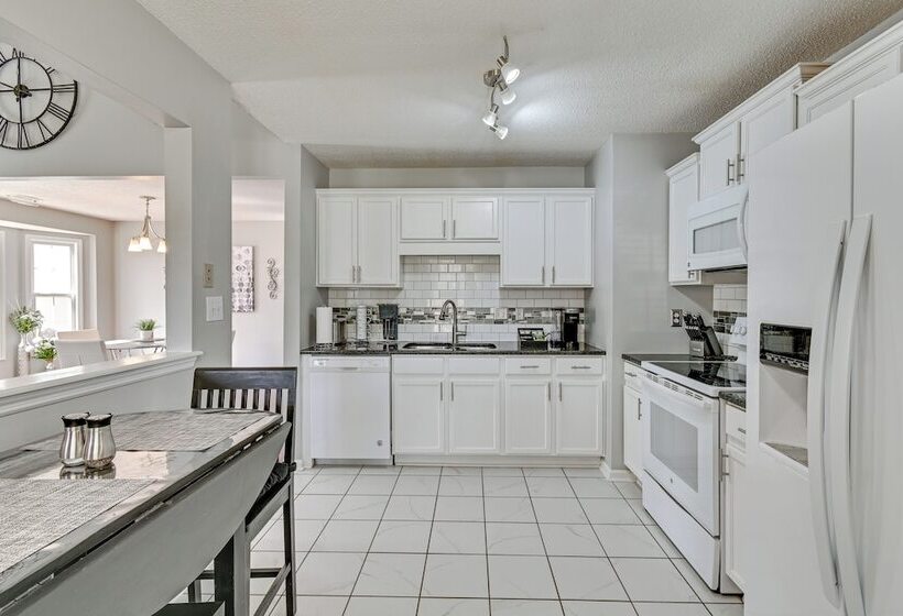 Convenient Hope Mills Home ~ 6 Mi To Fayetteville!