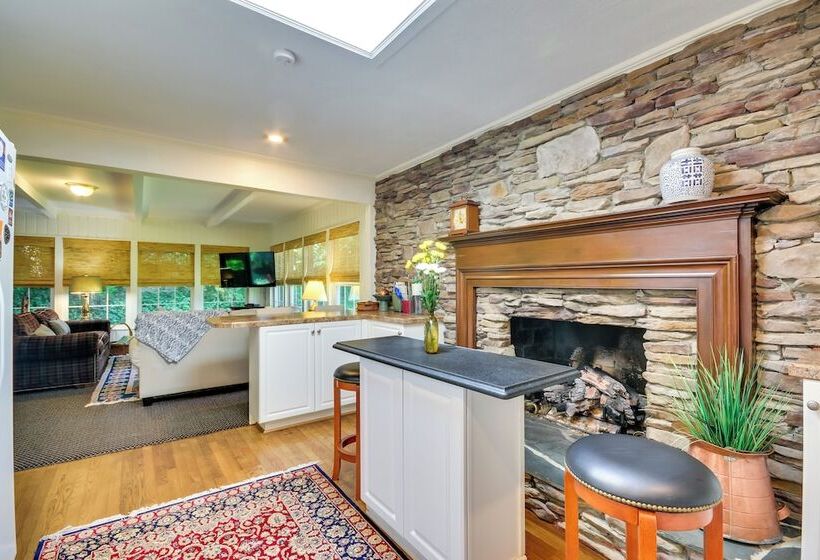 Cozy, Peaceful Cottage   Near Wake Forest!